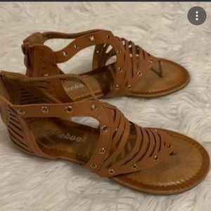 iso these in a light tan color